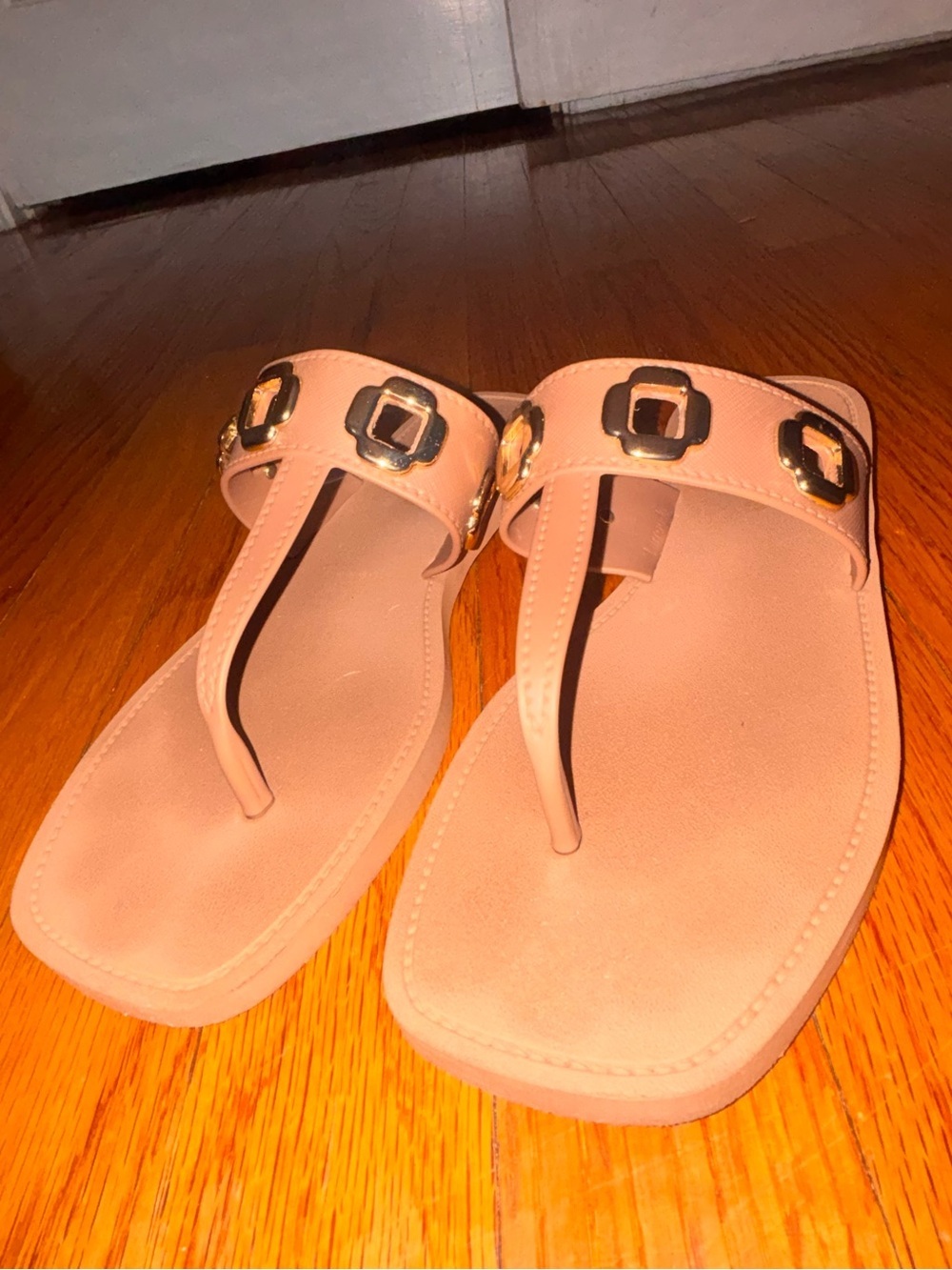 Larroude Nude Thong Flat Sandals Gold Hardware Rubber Style Size 37 US 6/7 - Picture 6 of 6
